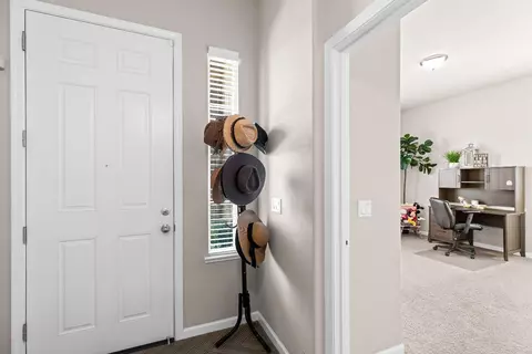 Entry Way - 547 Sepp Ct, Ripon, CA 95366 photo 3 of 8