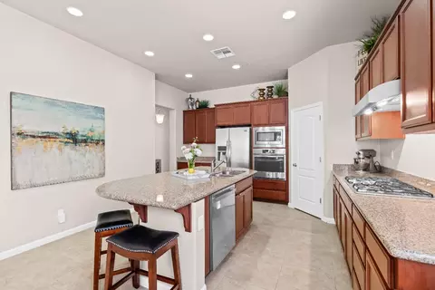 Kitchen - 547 Sepp Ct, Ripon, CA 95366 photo 4 of 5