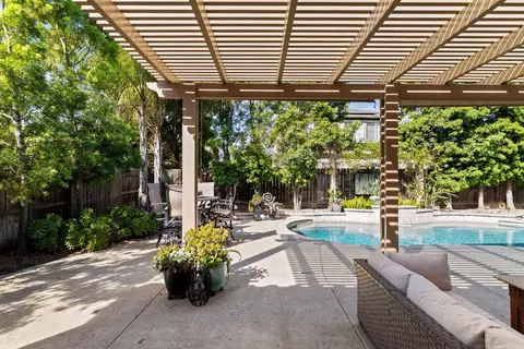 Exterior - 547 Sepp Ct, Ripon, CA 95366 photo 4 of 13