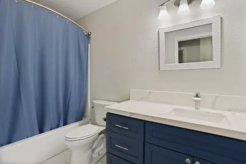 Bath - 4812 Gregerson Ct, Salida, CA 95368 photo 1 of 2