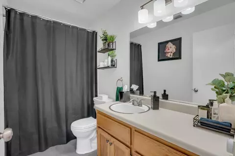 Bath - 901 Wilma Dr, Modesto, CA 95351 photo 1 of 2