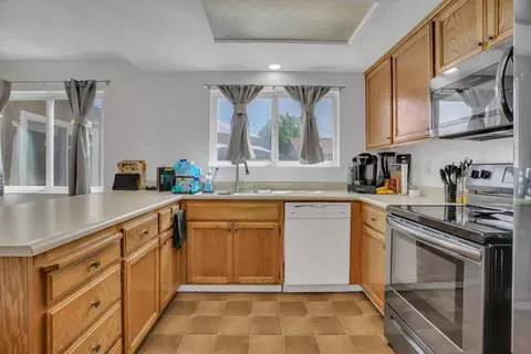 Kitchen - 901 Wilma Dr, Modesto, CA 95351 photo 2 of 3