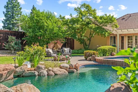 1310 Ridgecrest Way, Roseville, CA 95661