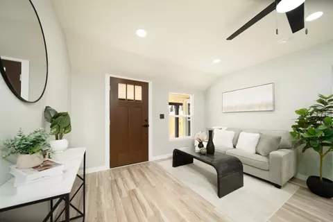 Entry Way - 811 Nevada St, Manteca, CA 95337 photo 1 of 2