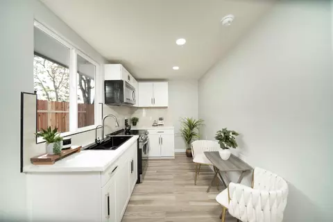 Kitchen - 811 Nevada St, Manteca, CA 95337 photo 3 of 3