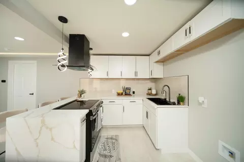 Kitchen - 811 Nevada St, Manteca, CA 95337 photo 2 of 3