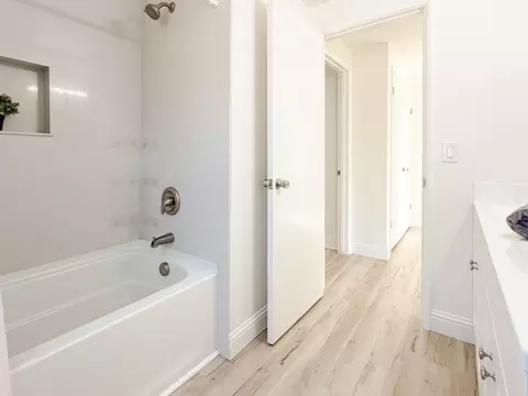 Bath - 878 Carol Ave, Merced, CA 95341 photo 2 of 4