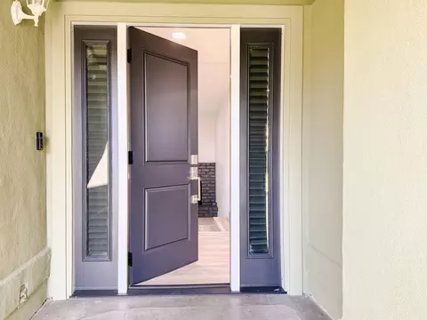 Entry Way - 878 Carol Ave, Merced, CA 95341 photo 1 of 4
