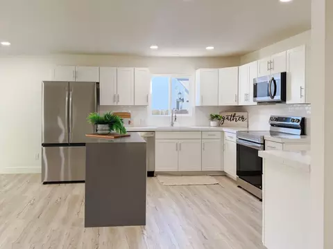 Kitchen - 878 Carol Ave, Merced, CA 95341 photo 4 of 7