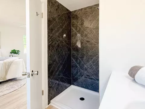 Bath - 878 Carol Ave, Merced, CA 95341 photo 4 of 4