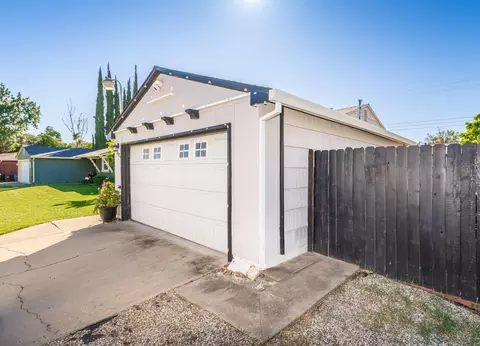 Exterior - 6224 Templeton Dr, Carmichael, CA 95608 photo 4 of 12