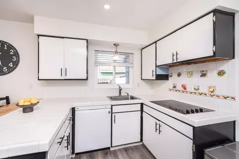 Kitchen - 6224 Templeton Dr, Carmichael, CA 95608 photo 5 of 7