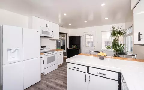 Kitchen - 6224 Templeton Dr, Carmichael, CA 95608 photo 6 of 7