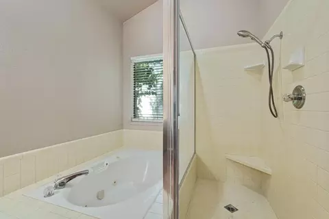 Bath - 176 Rivergate Pl, Lodi, CA 95240 photo 3 of 3