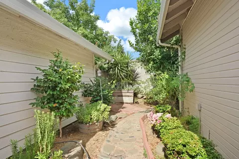 Exterior - 176 Rivergate Pl, Lodi, CA 95240 photo 6 of 17