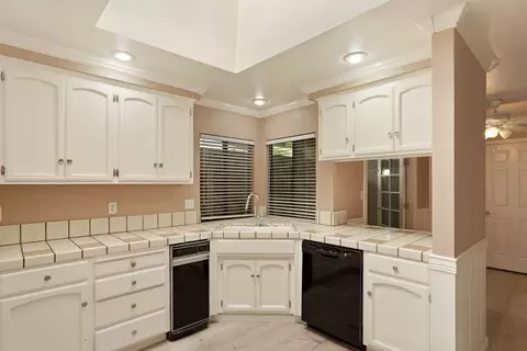 Kitchen - 176 Rivergate Pl, Lodi, CA 95240 photo 2 of 5
