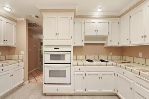 Kitchen - 176 Rivergate Pl, Lodi, CA 95240 photo 4 of 5