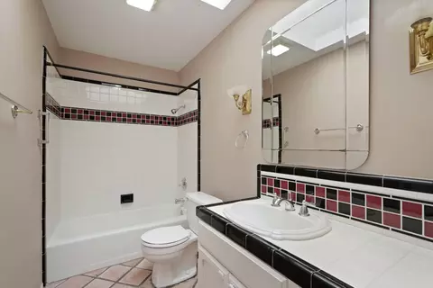Bath - 176 Rivergate Pl, Lodi, CA 95240 photo 1 of 3