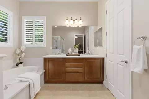 Bath - 2499 Appleleaf Ln, Manteca, CA 95336 photo 3 of 4