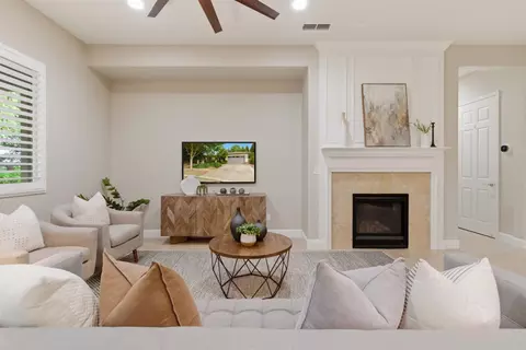 Living - 2499 Appleleaf Ln, Manteca, CA 95336 photo 3 of 5