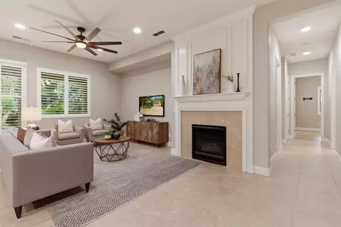 Entry Way - 2499 Appleleaf Ln, Manteca, CA 95336 photo 3 of 4