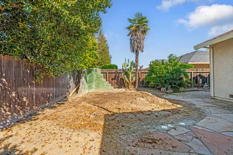 Exterior - 2101 Bridger Dr, Modesto, CA 95358 photo 3 of 4