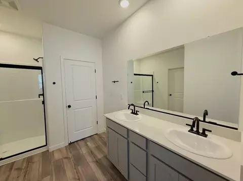 Bath - 4639 Sami Jo Dr, Merced, CA 95348 photo 2 of 4