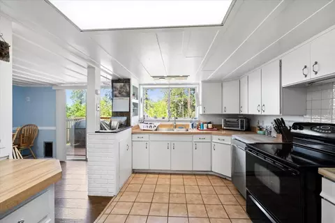 Kitchen - 1813 Union Ridge Rd, Placerville, CA 95667 photo 2 of 3