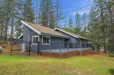 16631 Oscar Dr, Grass Valley, CA 95949