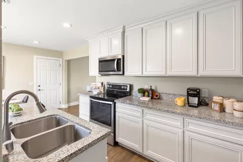 Kitchen - 81 Hollis Ln, Gridley, CA 95948 photo 2 of 2