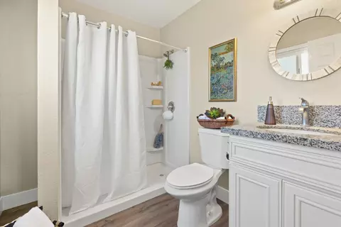 Bath - 81 Hollis Ln, Gridley, CA 95948 photo 1 of 2
