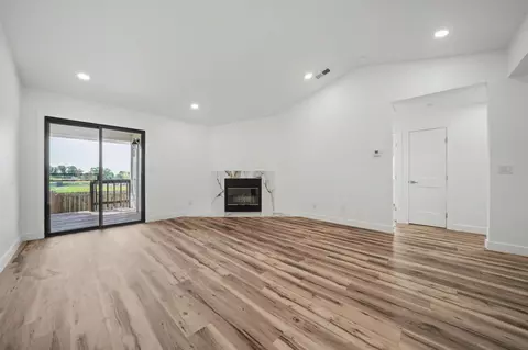 Living - 210 Westview Dr, Jackson, CA 95642 photo 3 of 3