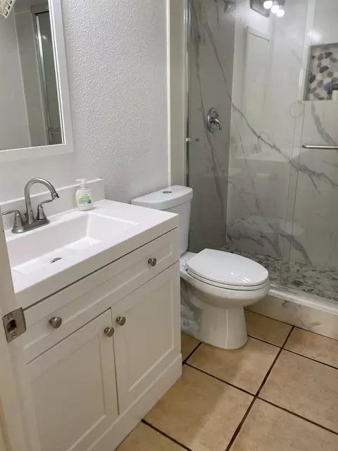 Bath - 305 Boone Way, Modesto, CA 95351 photo 1 of 7