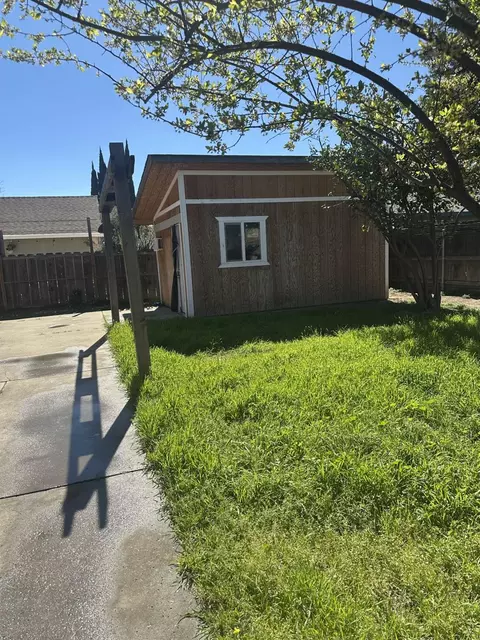 Exterior - 305 Boone Way, Modesto, CA 95351 photo 4 of 5