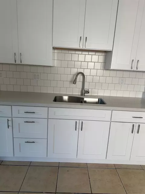 Kitchen - 305 Boone Way, Modesto, CA 95351 photo 2 of 3