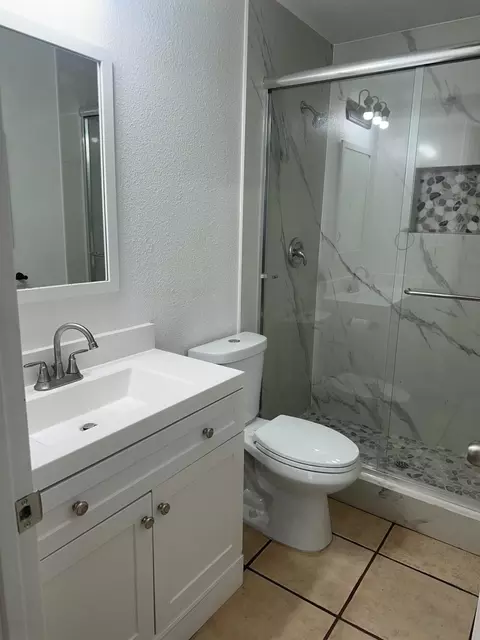 Bath - 305 Boone Way, Modesto, CA 95351 photo 3 of 7