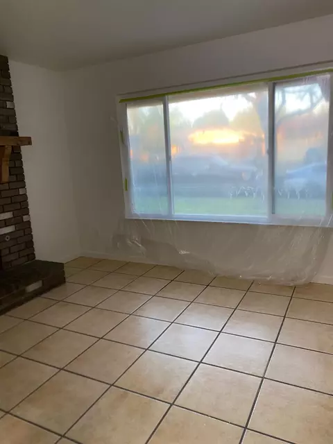 Living - 305 Boone Way, Modesto, CA 95351 photo 1 of 2