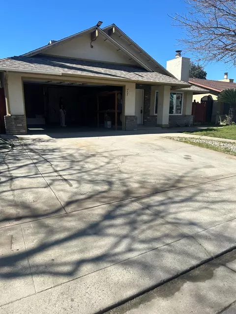Exterior - 305 Boone Way, Modesto, CA 95351 photo 2 of 5