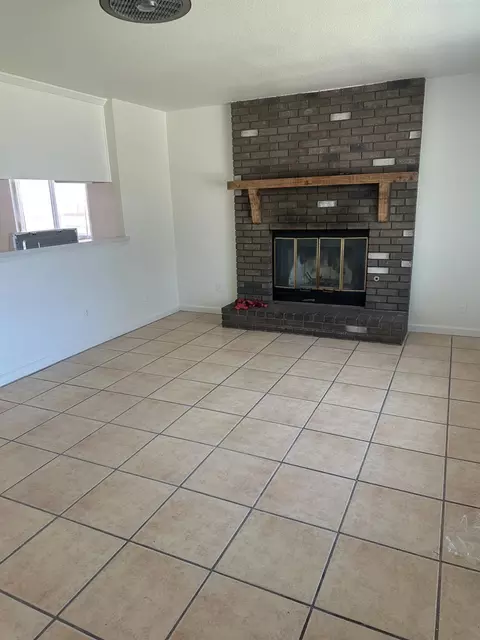 Living - 305 Boone Way, Modesto, CA 95351 photo 2 of 2