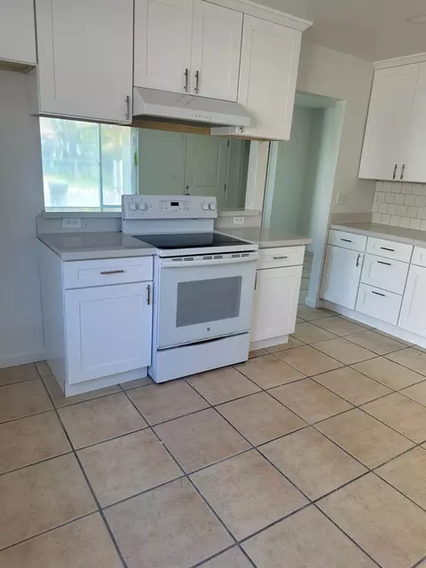 Kitchen - 305 Boone Way, Modesto, CA 95351 photo 1 of 3
