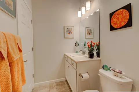 Bath - 1635 Arbor Brook Dr, Manteca, CA 95336 photo 3 of 4