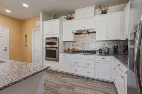 Kitchen - 1635 Arbor Brook Dr, Manteca, CA 95336 photo 2 of 3