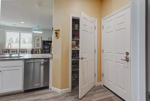 Entry Way - 1635 Arbor Brook Dr, Manteca, CA 95336 photo 2 of 4