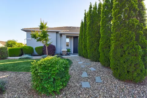 Exterior - 1635 Arbor Brook Dr, Manteca, CA 95336 photo 6 of 19