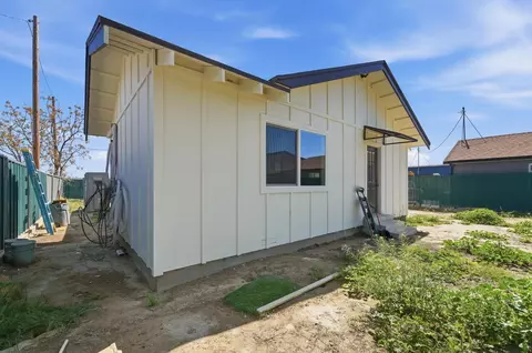 Exterior - 613 Beard Ave, Modesto, CA 95354 photo 8 of 12