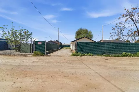 Exterior - 613 Beard Ave, Modesto, CA 95354 photo 4 of 12