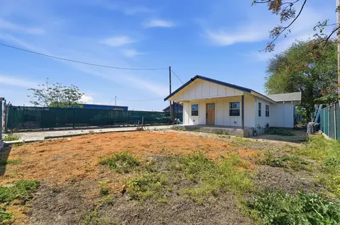 Exterior - 613 Beard Ave, Modesto, CA 95354 photo 7 of 12