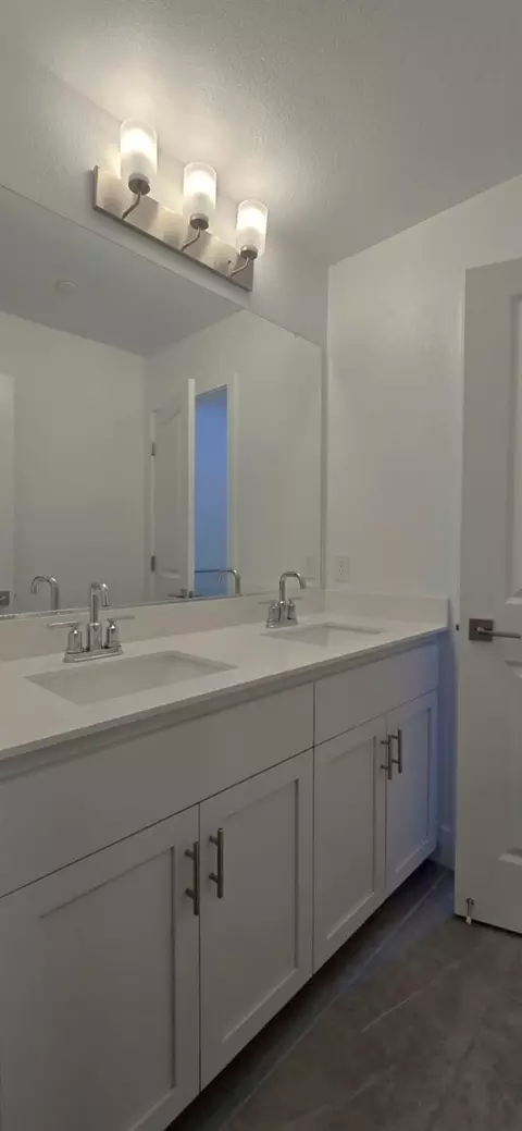 Bath - 420 Monastery Dr, Lathrop, CA 95330 photo 2 of 4