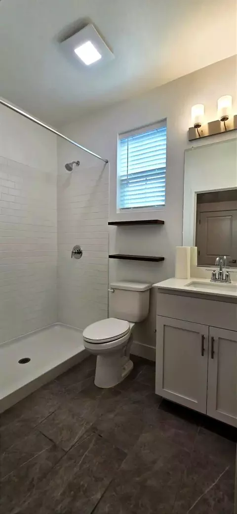Bath - 420 Monastery Dr, Lathrop, CA 95330 photo 1 of 4