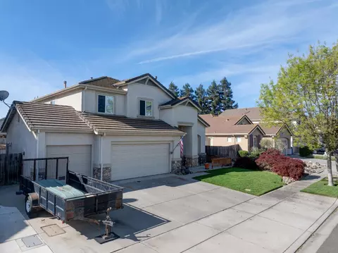 Exterior - 862 Moonbeam Way, Turlock, CA 95382 photo 4 of 11